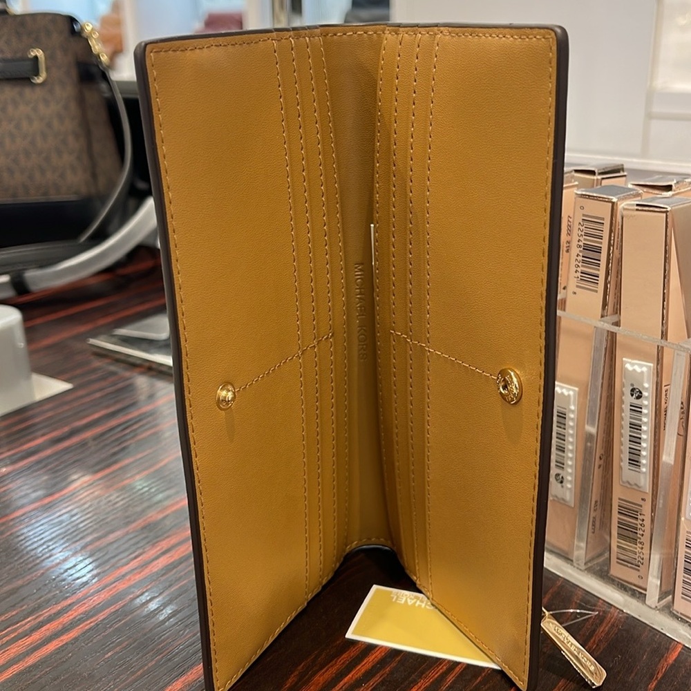 Michael Kors Reed Large Bifold Pebbled Leather Snap Wallet Card Case
Deer
NWT - Picture 7 of 16